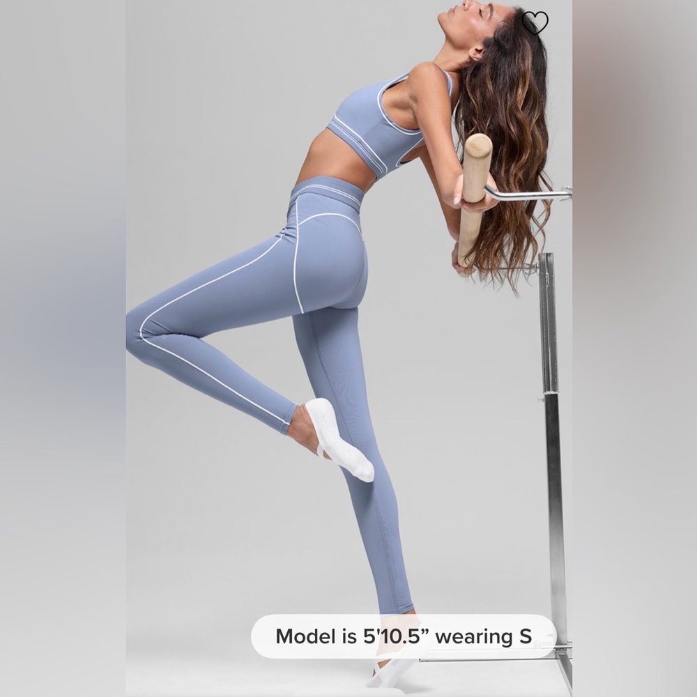 Alo Yoga NWT Airbrush High Waist Heart Throb Leggings Winter Frost Color Size M